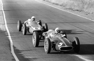  Here de Klerk fends off a challenge with his Alfa Romeo Special during the 1962 Rand Winter Trophy contest.