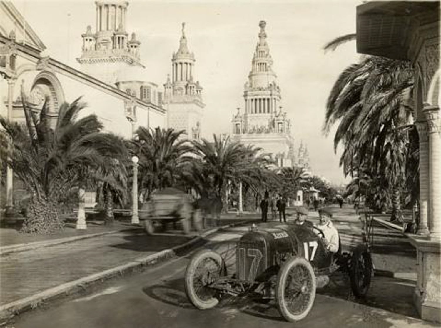 Rickenbacker and his Maxwell racecar in San Francisco promoting a race. 