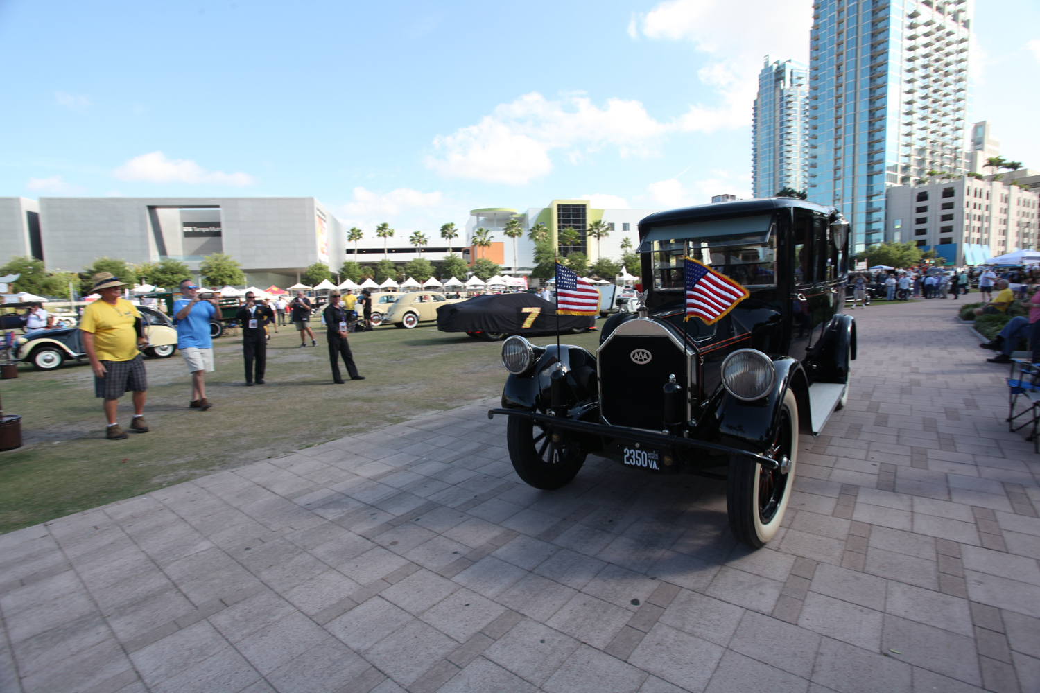 The show was officially opened when President Woodrow Wilson's 1919 Pierce-Arrow limo was driven onto the field. 