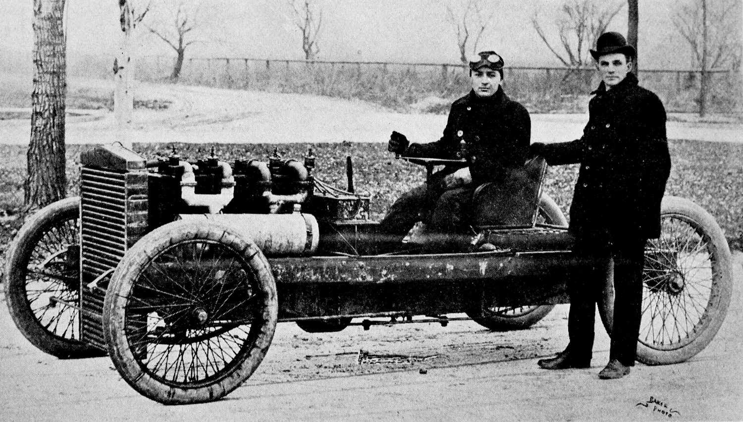 Henry Ford and Barney Oldfield with Old 999 in 1902. 