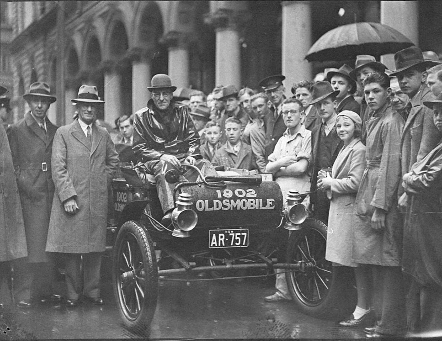 The Dodge Brothers built engines and transmissions for the early Curved Dash Oldsmobiles 