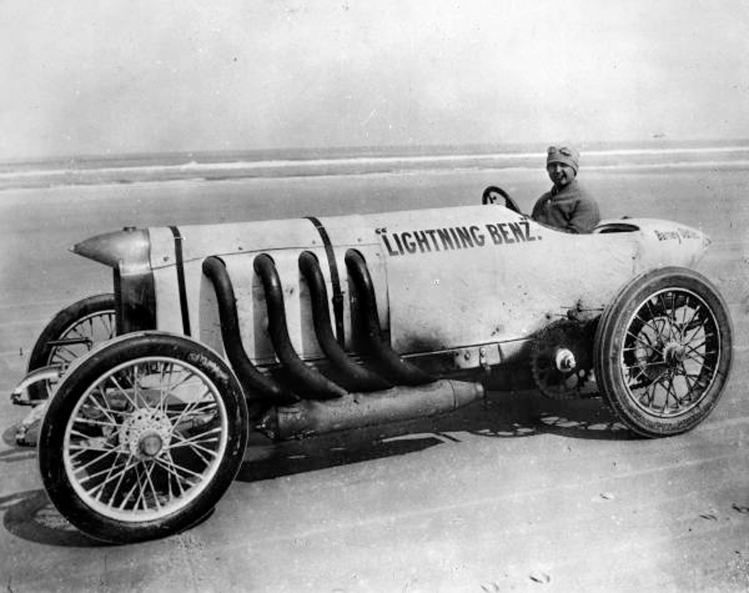 Oldfield paid $4000 for the Lightning Benz and set numerous speed records with it. 
