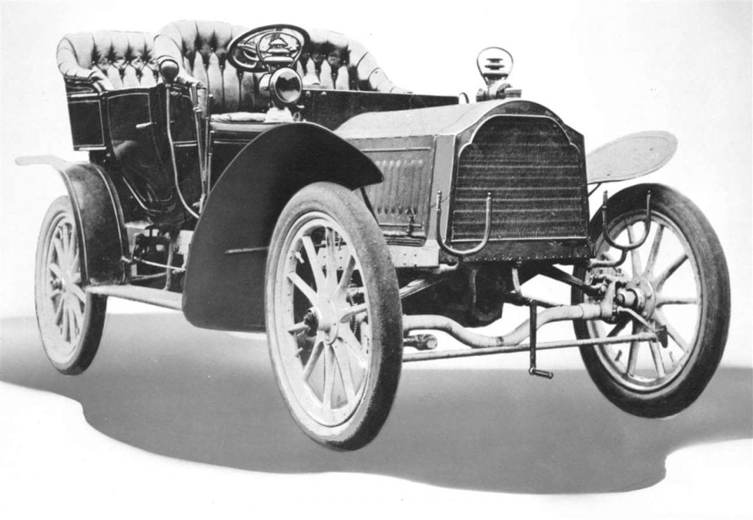 The Model L was the first Packard with the early yoke-shaped grille. 