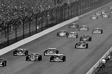 Start of the 1977 Indianapolis 500
