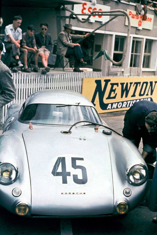 Le Mans 1953. 45: 550 Coupé mit Richard v. Franenberg und Paul Frére, Sieger in Klasse Sportwagen bis 1500 ccm