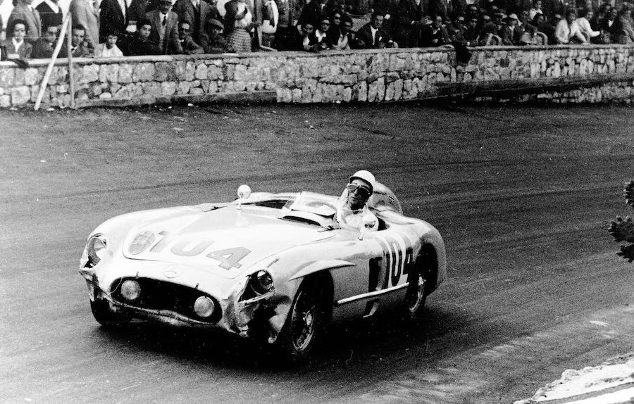 Stirling Moss in Mercedes-Benz 300 SLR with starting number 104. Mercedes-Benz's winning team: Stirling Moss/Peter Collins.