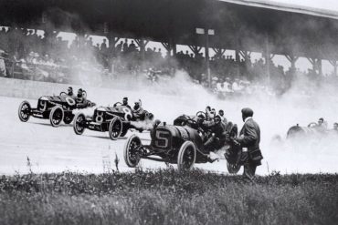 1911 Indy 500 first turn