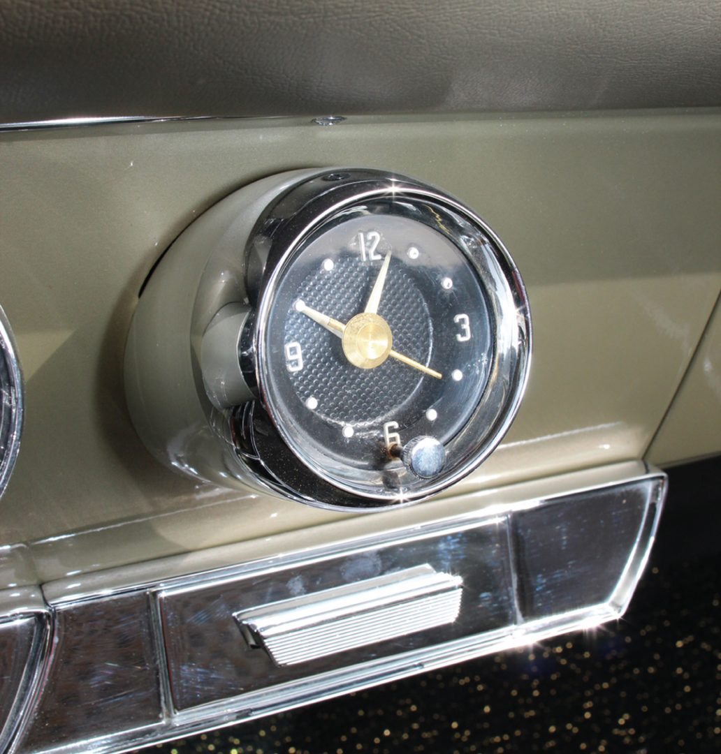 Analog clock on a 1958 DeSoto Adventurer