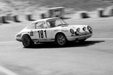 911 R 2.0 Coupe, Gerard Larrousse at the 'Tour de France, 1969, Porsche AG
