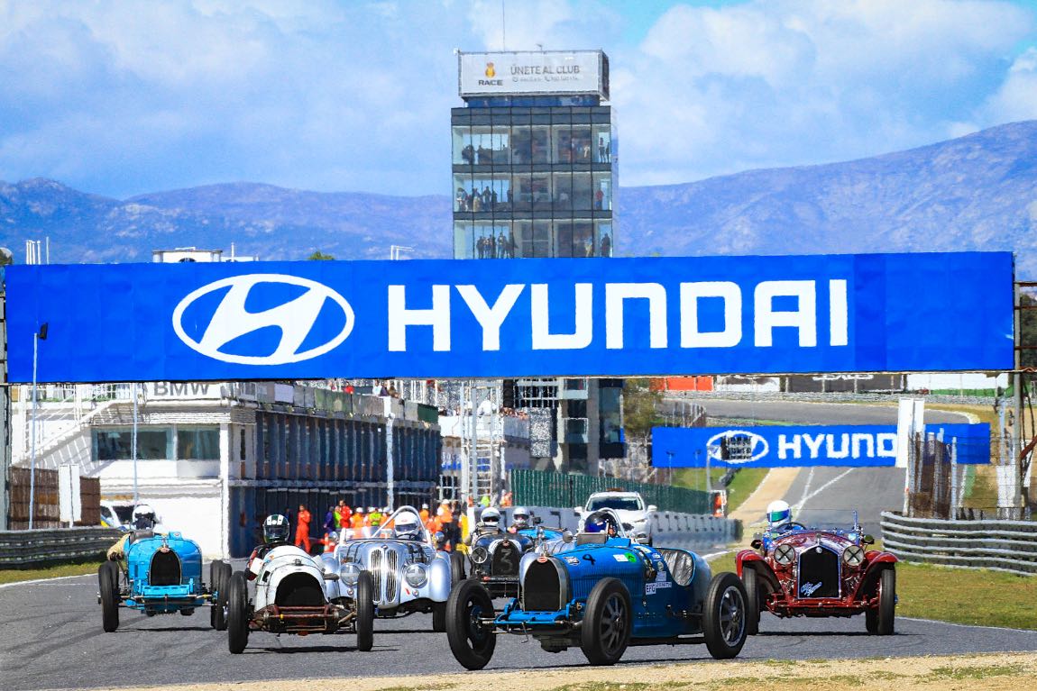 The 1927 Bugatti Type 35C leads the Legends Trophy class