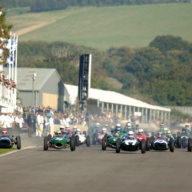 Hectic start of Richmond & Gordon Trophy race.
Photo: Peter Collins