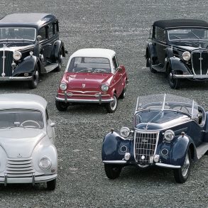 Audi history at a glance: Horch 830 BL,1938; DKW3=6F91, 1953; NSU Prinz 30, 1959; Wanderer W25K, 1937; Audi Front 225, 1936 (left to right).