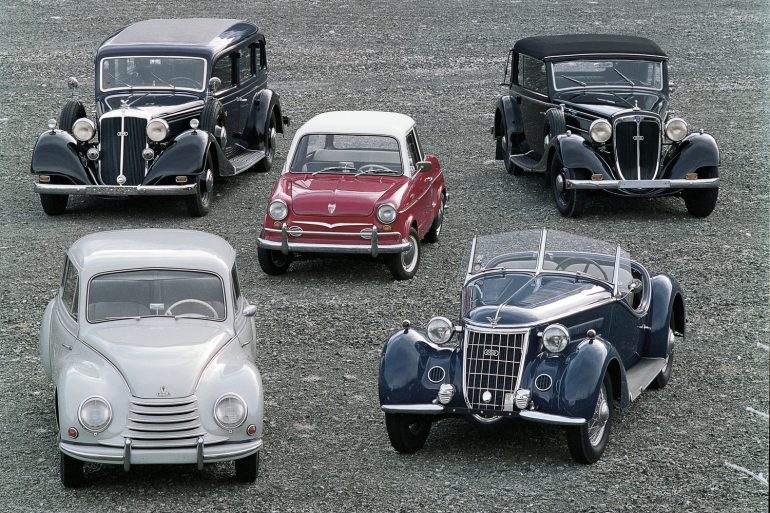 Audi history at a glance: Horch 830 BL,1938; DKW3=6F91, 1953; NSU Prinz 30, 1959; Wanderer W25K, 1937; Audi Front 225, 1936 (left to right).