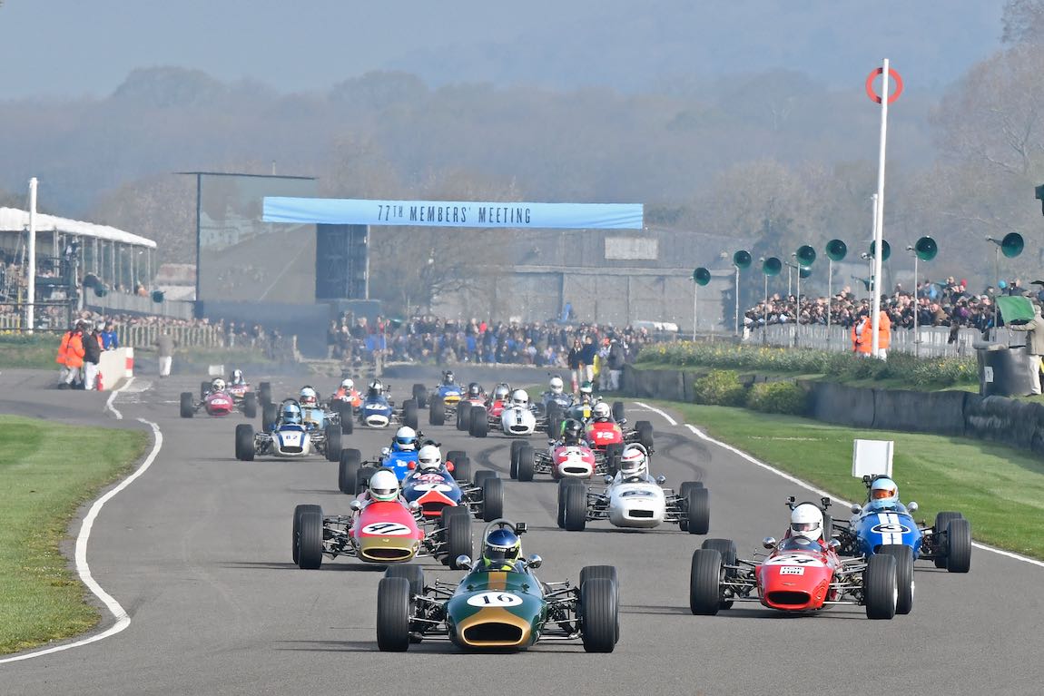 Start of the Derek Bell Cup for 1-litre Formula 3 cars of a type that raced between 1964 and 1970 - photo: Jochen Van Cauwenberge