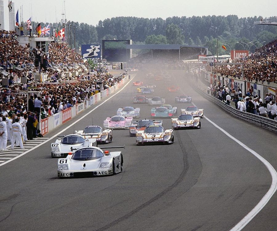 24 Hours of Le Mans, 10/11 June 1989. The scene at the start was dominated by the Sauber-Mercedes C 9 sports car prototypes with start numbers 61 (Kenny Acheson, Mauro Baldi, Gianfranco Brancatelli) and 62 (Alain Cudini, Jean-Pierre Jabouille, Jean-Louis Schlesser). The later winning car with starting number 63 (Stanley Dickens, Jochen Mass and Manuel Reuter) worked its way up from 11th on the grid.  DaimlerAG