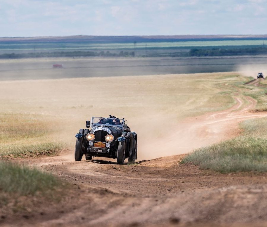 1934 Bentley Speed Six of Jean Vincent (B) and Marcel Peumans (B) - Day 18 Balkashino camp - Kostanay