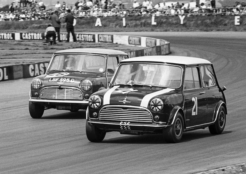 John Rhodes, Cooper Car Company Mini Cooper S and Steve Neal, Equipe Arden Mini Cooper S, British Grand Prix, 1967 Mike Hayward