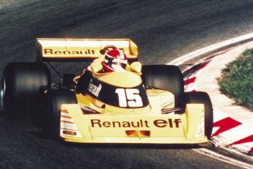 The Renault RS01 makes its Grand Prix debut (1977).