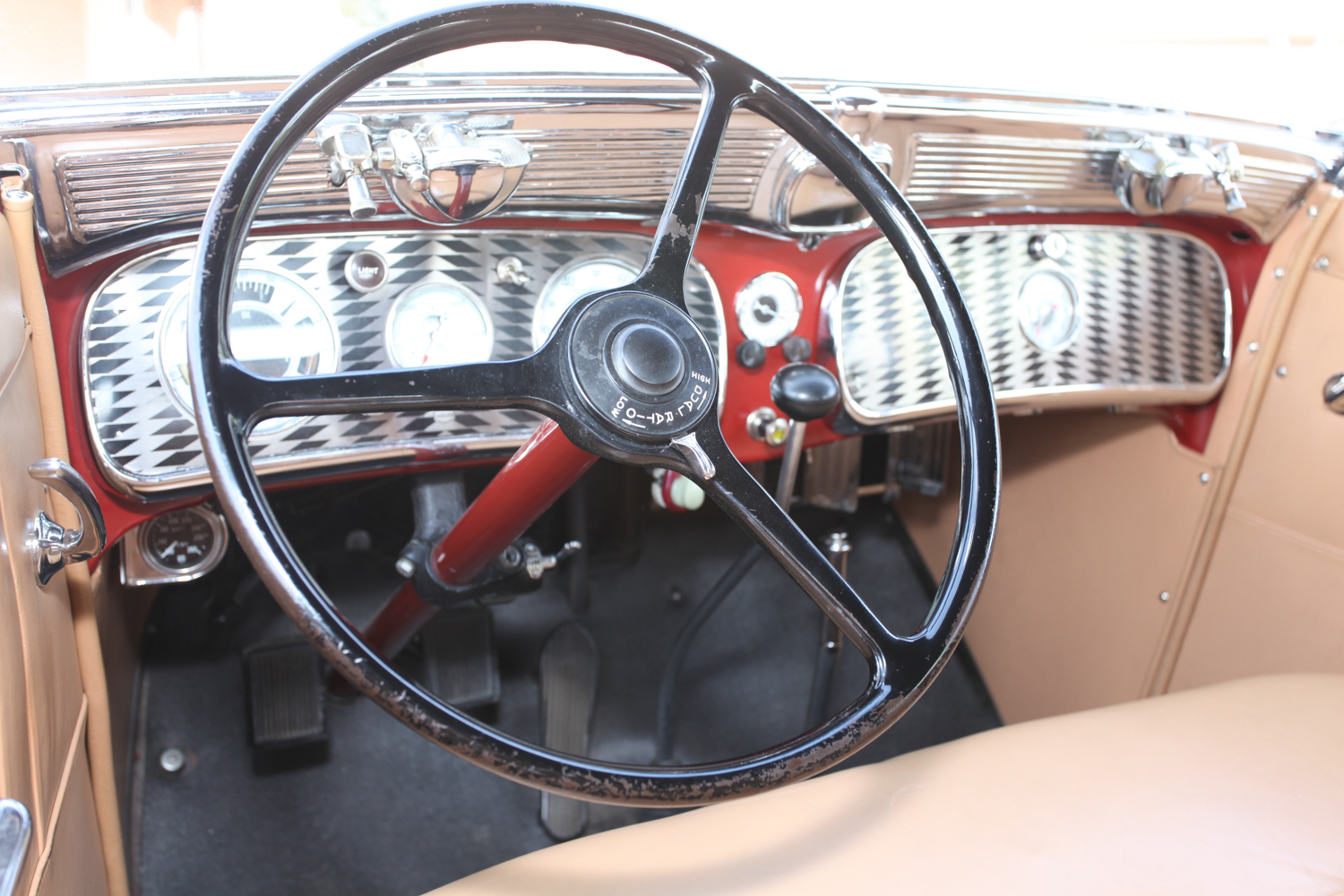Axle ratios were selectable with the lever on the steering column.