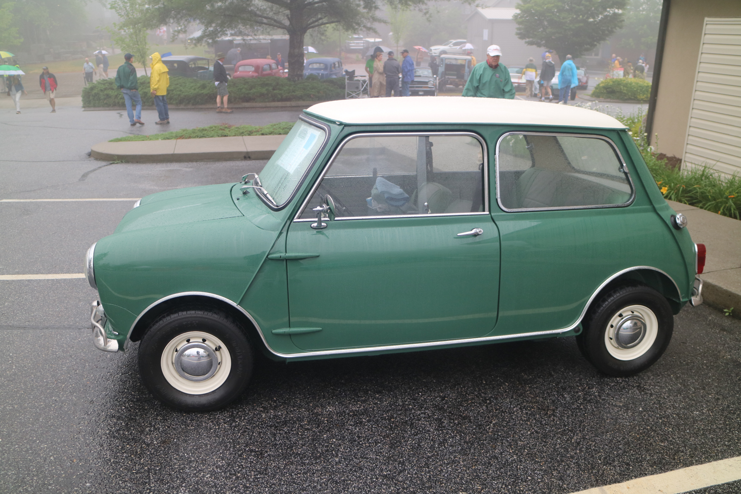 Even in the fog, this Mini looked good.  It won Best in Class, Foreign Sports British against stiff competition.
