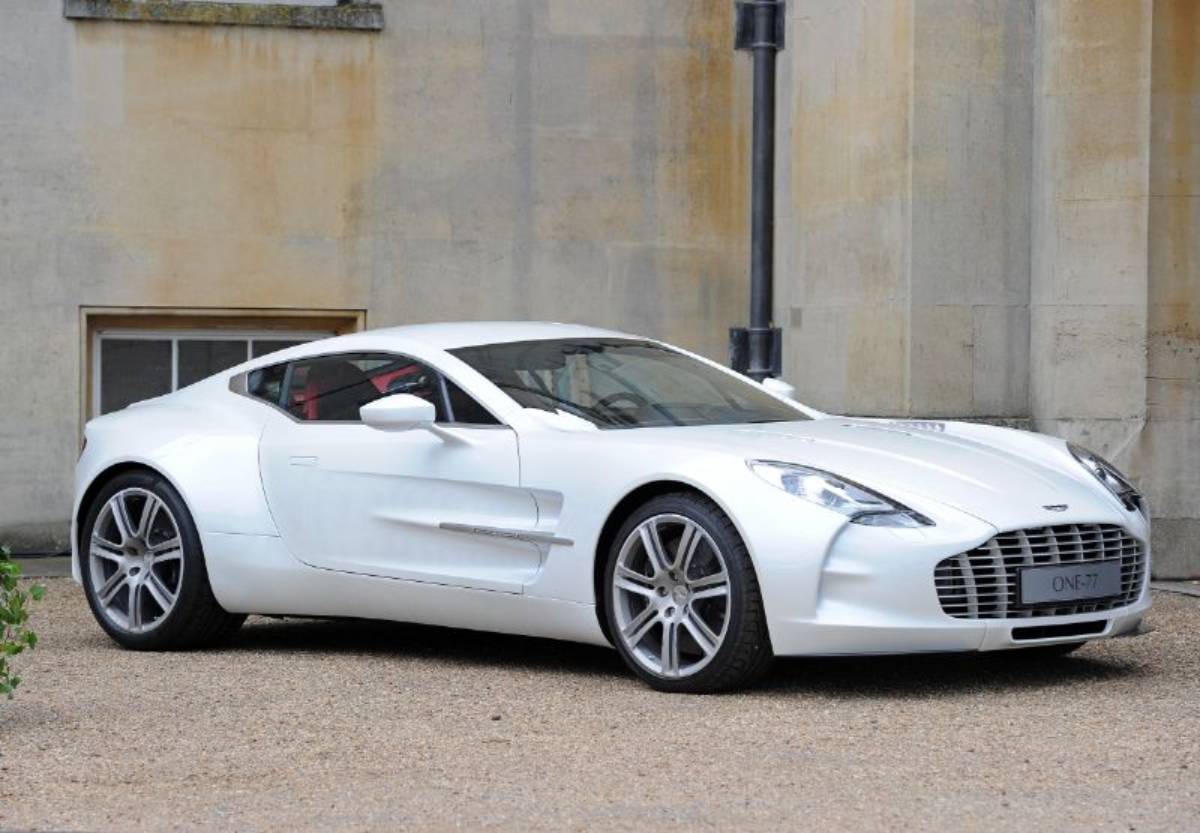 cigar Helligdom Et bestemt Aston Martin One-77 - Outstanding Performance in a Luxurious Hypercar