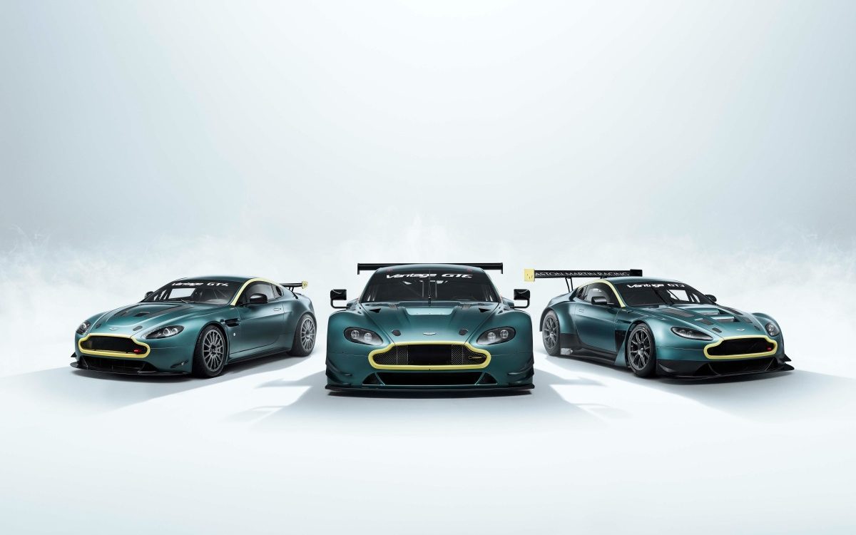 Aston Martin VANTAGE LEGACY COLLECTION