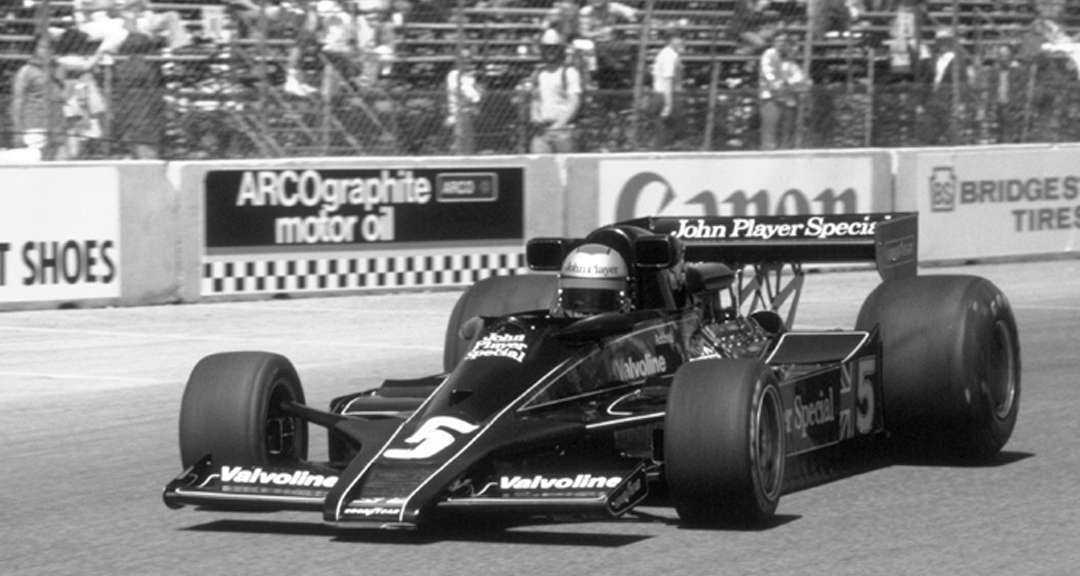 Mario Andretti becomes the first American to win a US GP (1977).