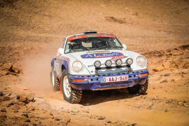 1982 Porsche 911SC in desert during Dakar Classic