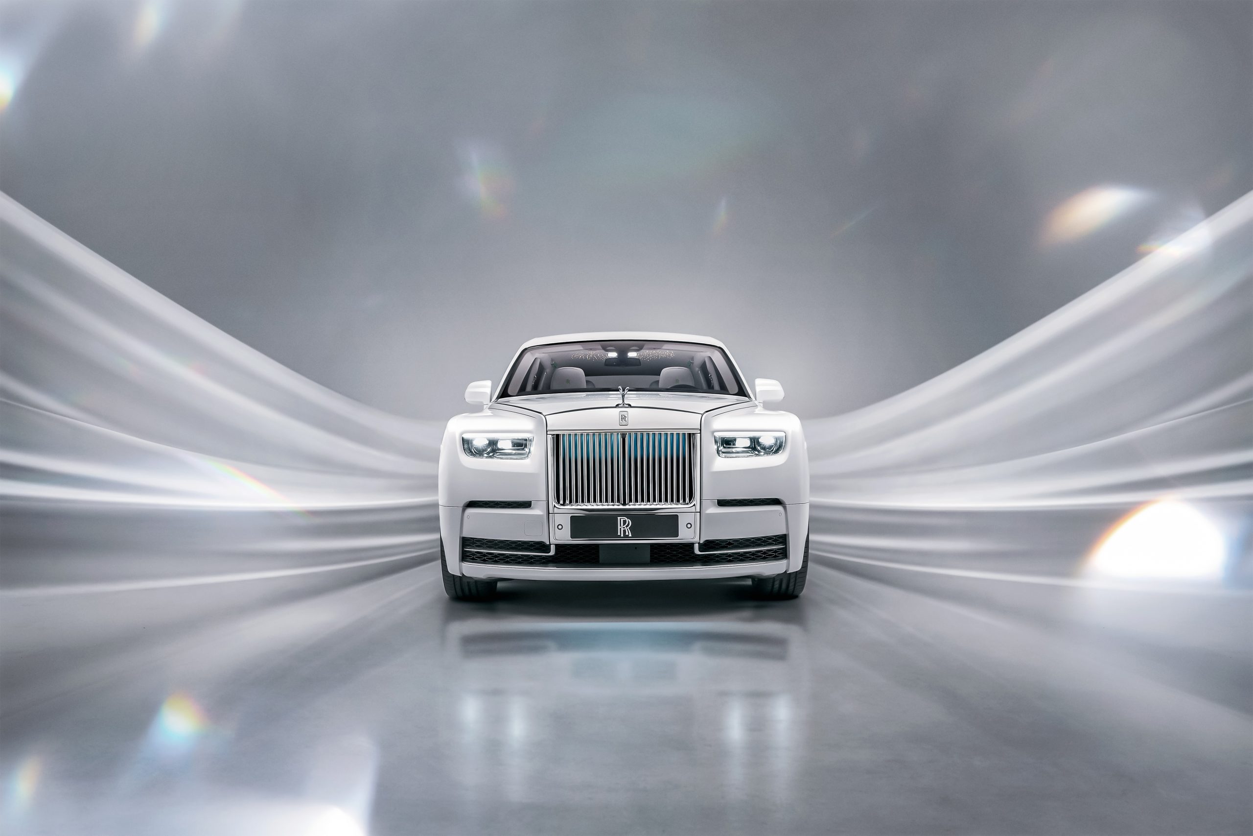 ROLLS-ROYCE PHANTOM II, RATIONAL ELEGANCE - Auto&Design