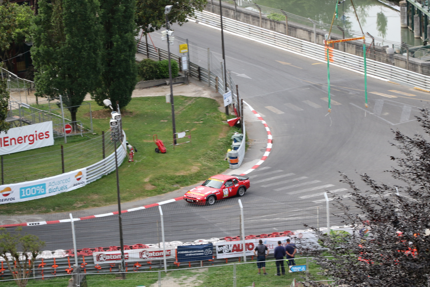 THE STATION HAIRPIN IS THE FIRST MAJOR CORNER AT PAU AND IT IS A LONG WAY DOWN. Picasa