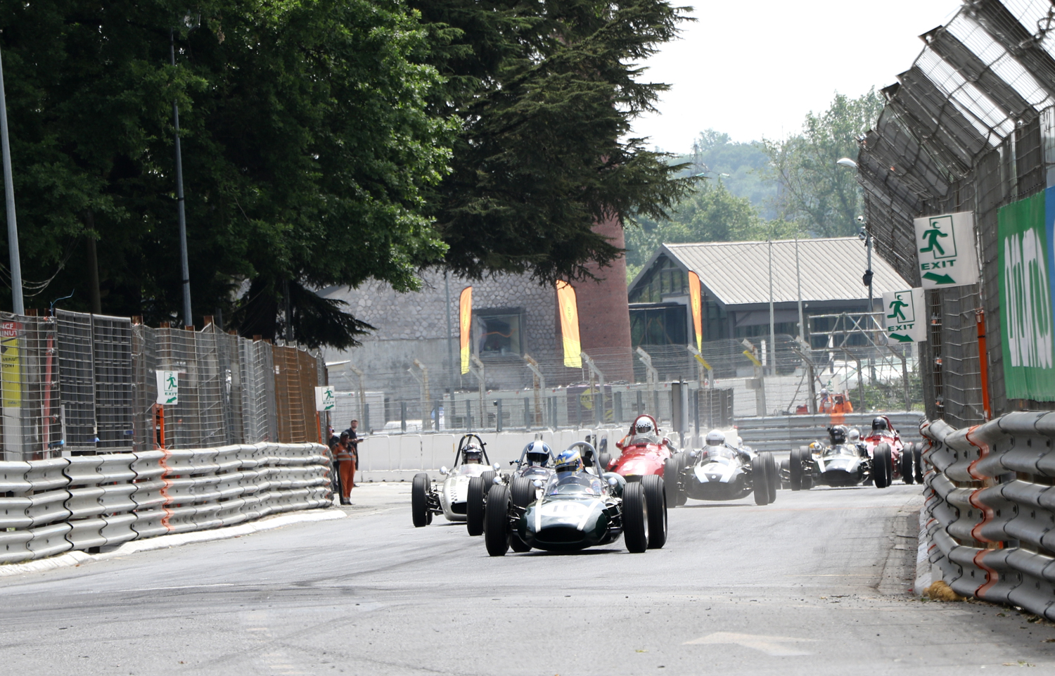 WILL NUTHALL'S COOPER LEADS GRAND PRIX FIELD INTO STATION HAIRPIN. Picasa