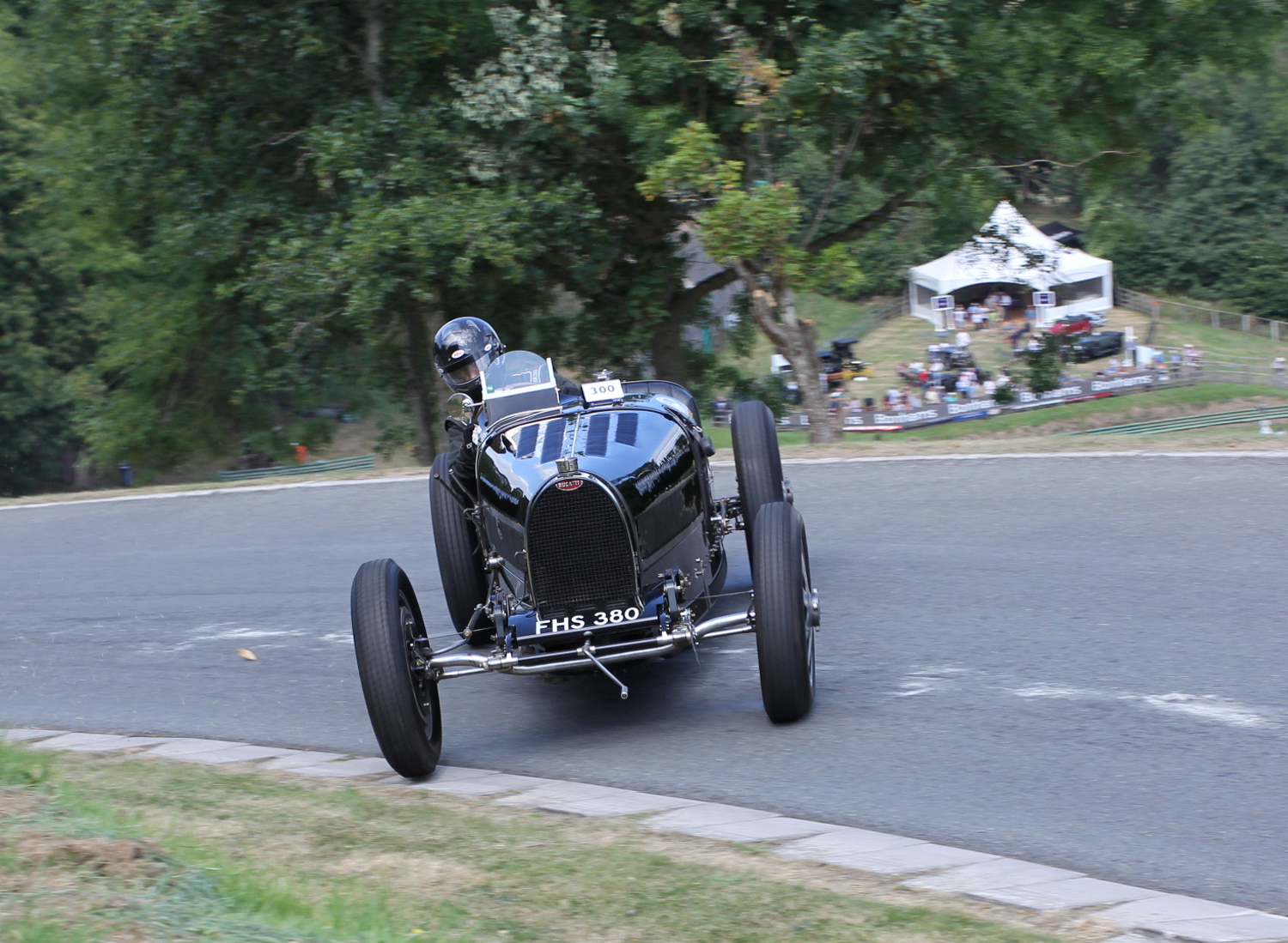 EDMUND BURGESS GETS IT ALL WRONG IN HIS BUGATTI T51. Picasa