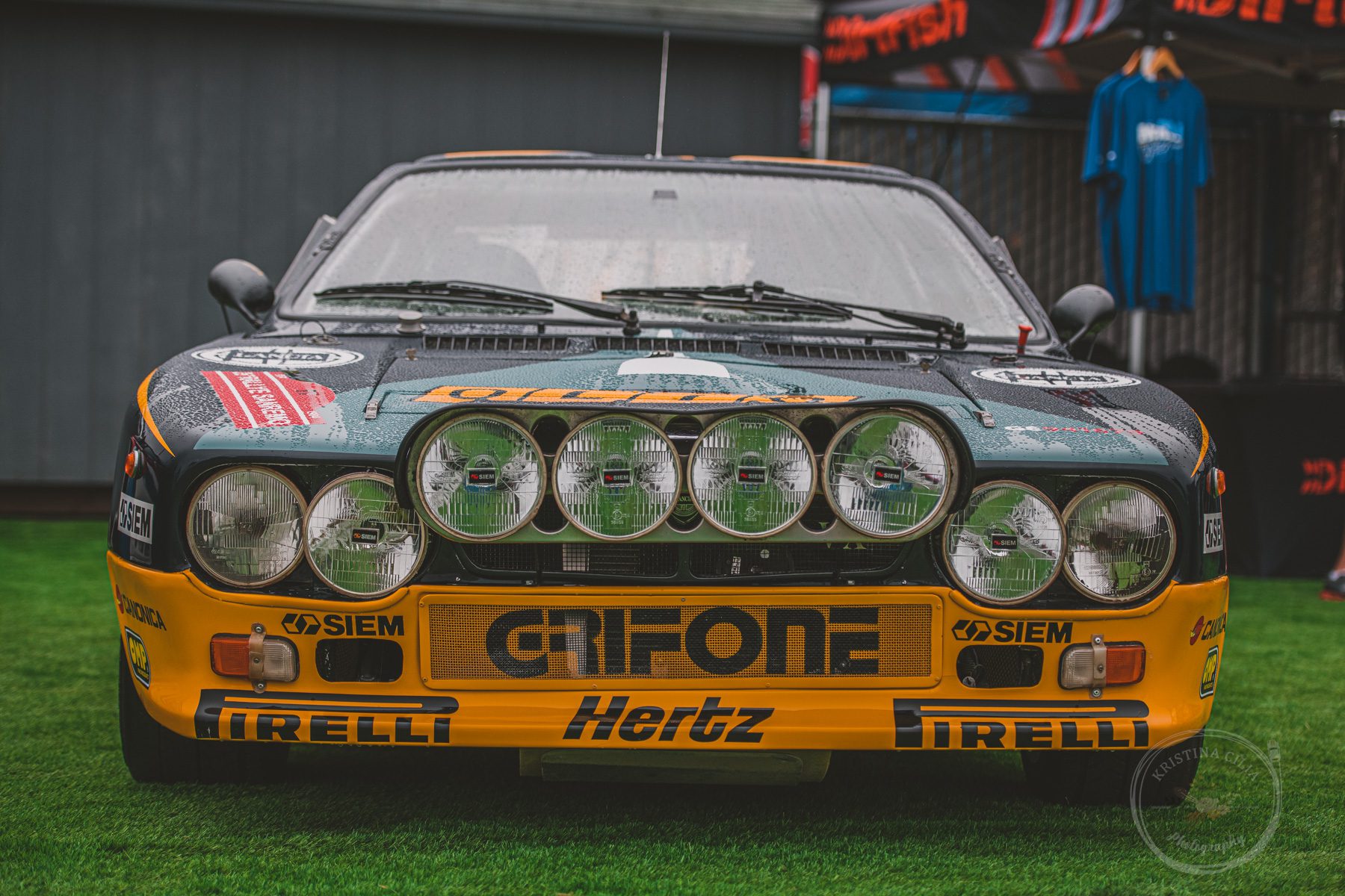 Driving lights adorn the front hood of the Lancia Rally #037.