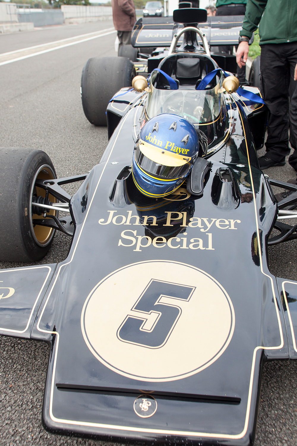 Hommage to Ronnie Peterson, also Emerson’s winningest chassis #72/7. Roger Dixon