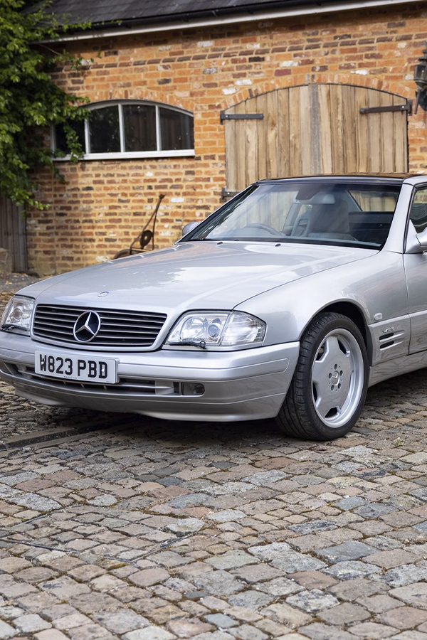 Photo of silver Mercedes-Benz SL600 R129