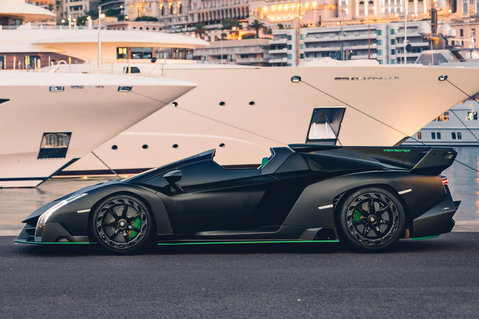  Side profile of a black Lamborghini Veneno Roadster