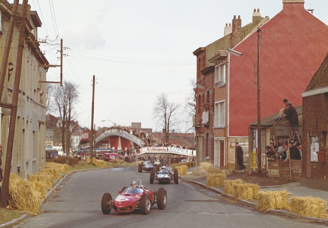 The duels between Mairesse and Moss were intense in the first two Heats. Here, the Belgian leads the Brit. Credits Pinterest