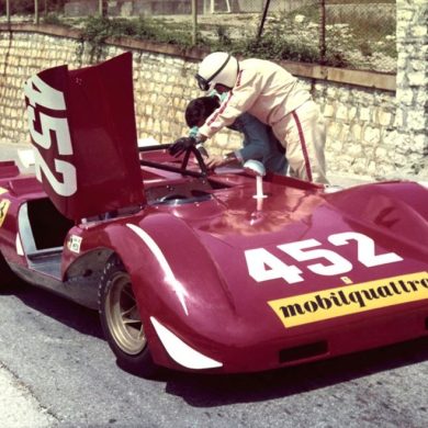 Lualdi Gabardi would be the last driver to preserve the 212E's legacy on the track. Here, already in 1971, the pilot is photographed during the Cronoscalata al Colle della Maddalena. Credits: Autodiva