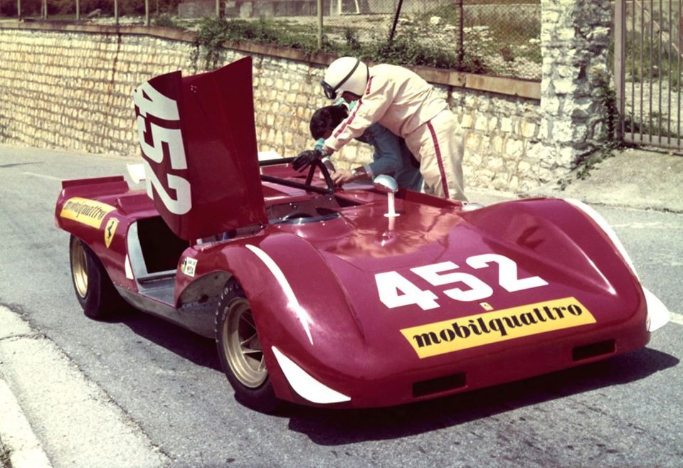 Lualdi Gabardi would be the last driver to preserve the 212E's legacy on the track. Here, already in 1971, the pilot is photographed during the Cronoscalata al Colle della Maddalena. Credits: Autodiva