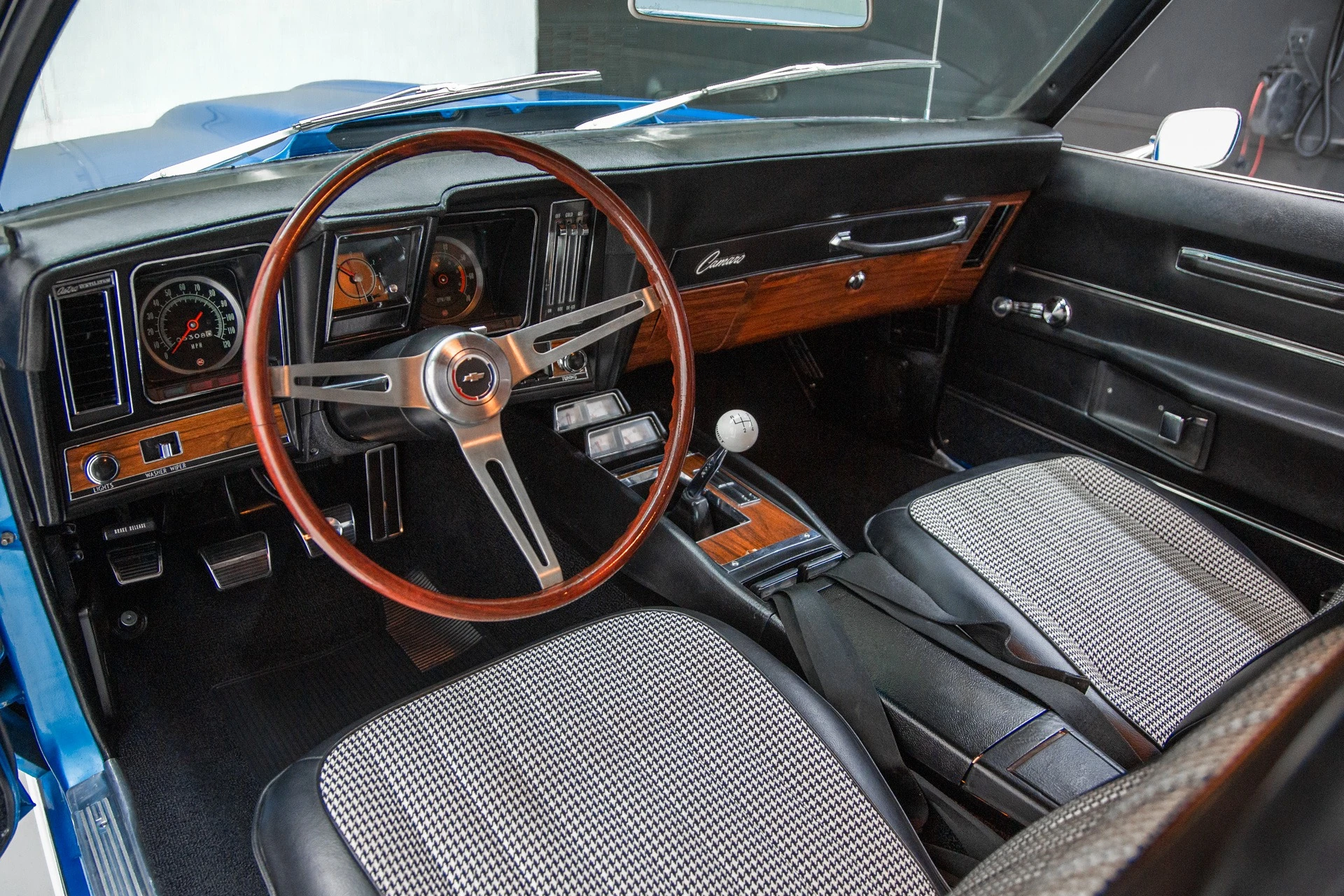 1969 Camaro SS Lemans Blue dashboard