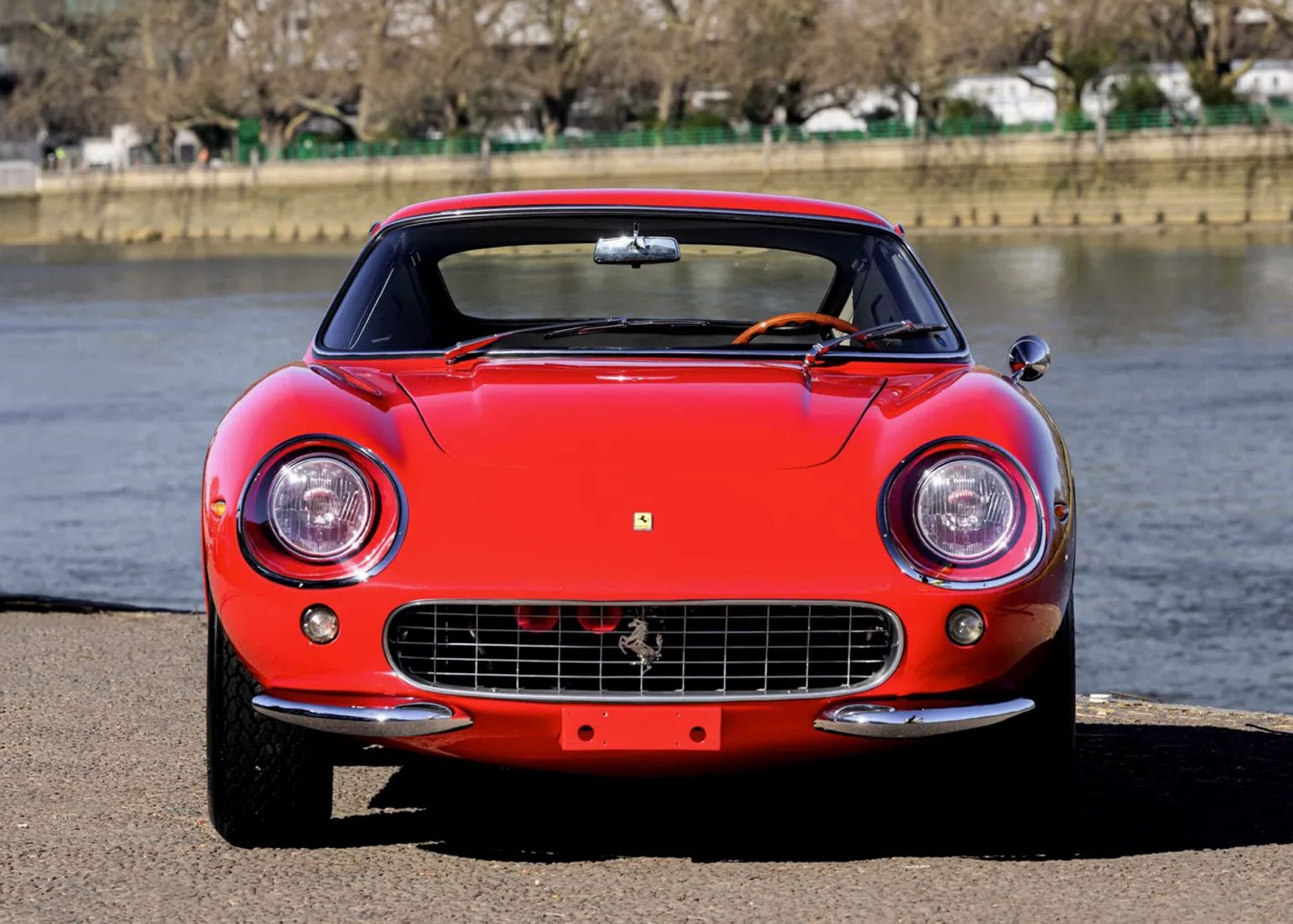 Ferrari 275 GTB Short Nose 1964 (red) with display case - döküm modeli