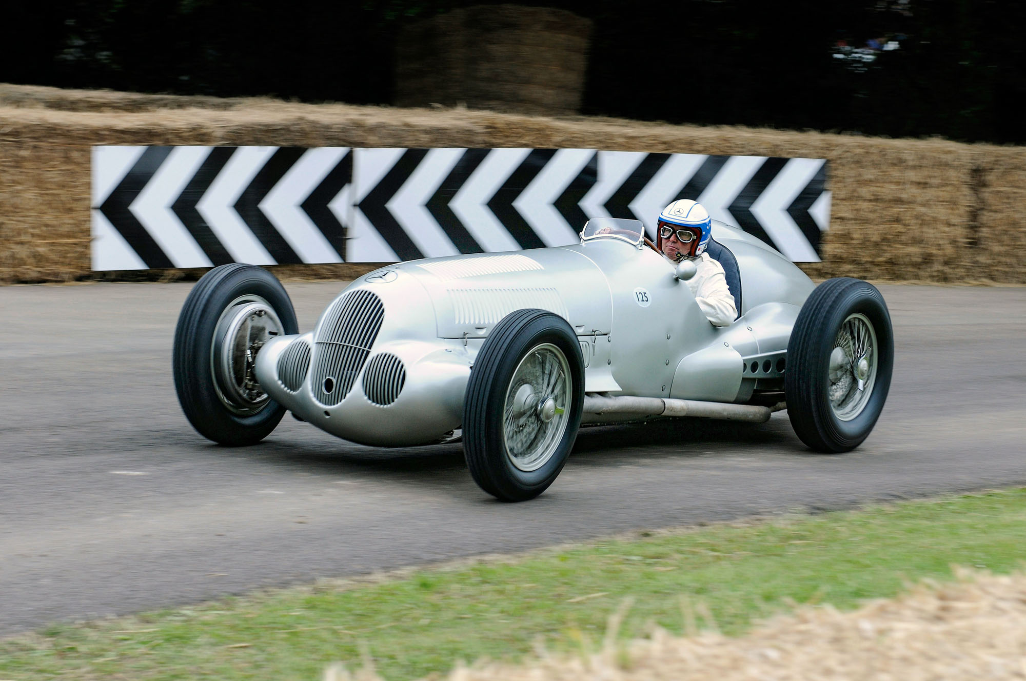 25C0091_009 Mercedes-Benz AG - Mercedes-Benz Classic Communications