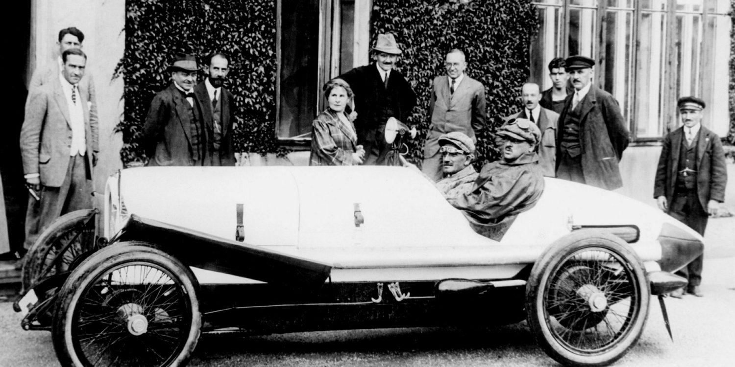 In front of the Austro-Daimler headquarters in the autumn of 1922 Ferdinand Pors