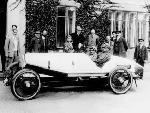 In front of the Austro-Daimler headquarters in the autumn of 1922 Ferdinand Pors
