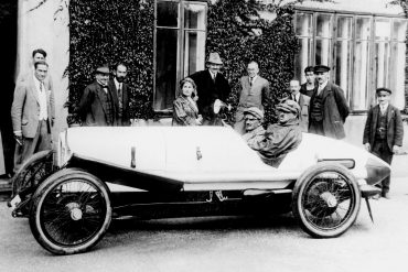 In front of the Austro-Daimler headquarters in the autumn of 1922 Ferdinand Pors