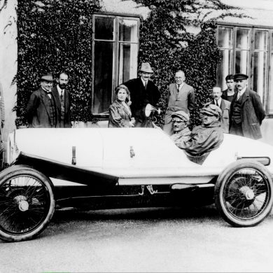 In front of the Austro-Daimler headquarters in the autumn of 1922 Ferdinand Pors