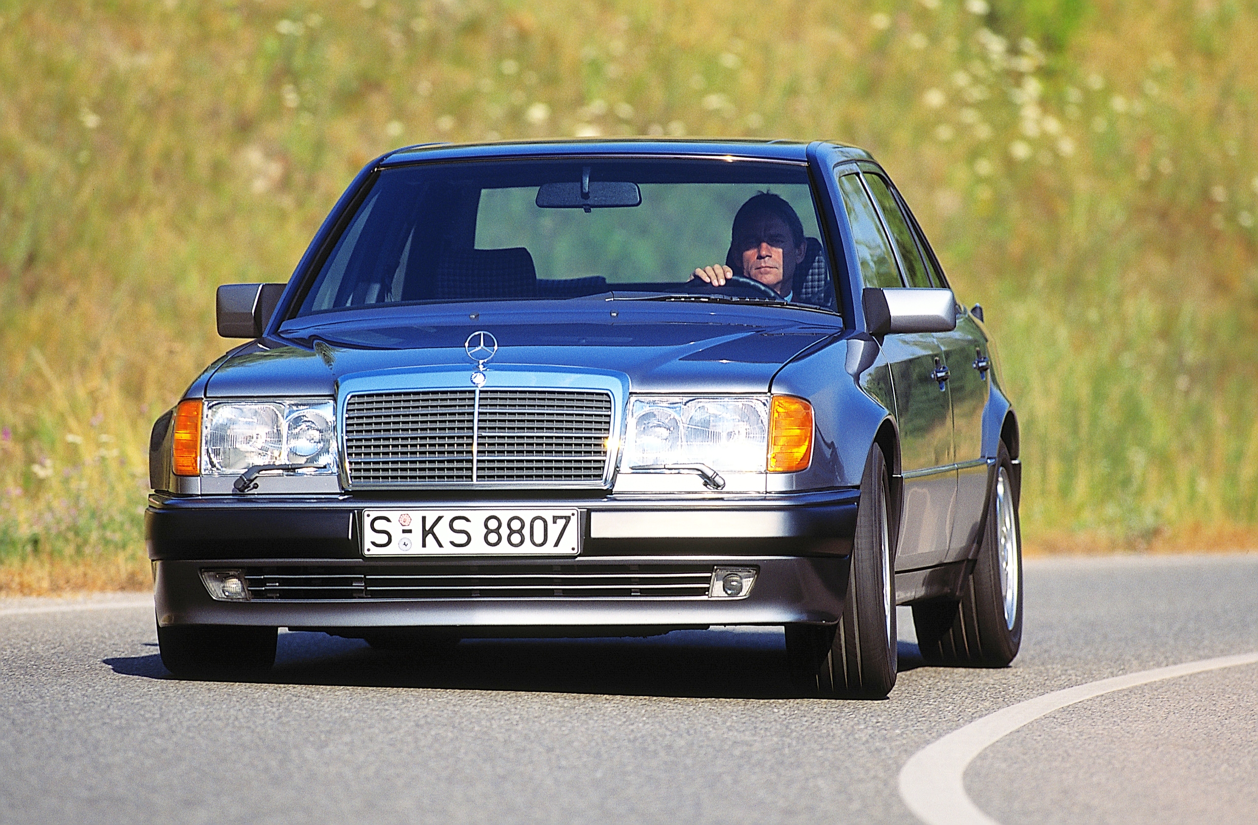 The benefit of wider tires of this M-B 500E are visible as it’s pressed hard through a bend. The Porsche touch ensured a near-50/50 front/rear weight distribution.