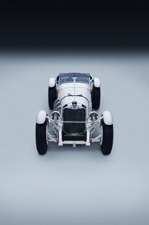 26C0006_026 Mercedes-Benz AG - Mercedes-Benz Classic Communications